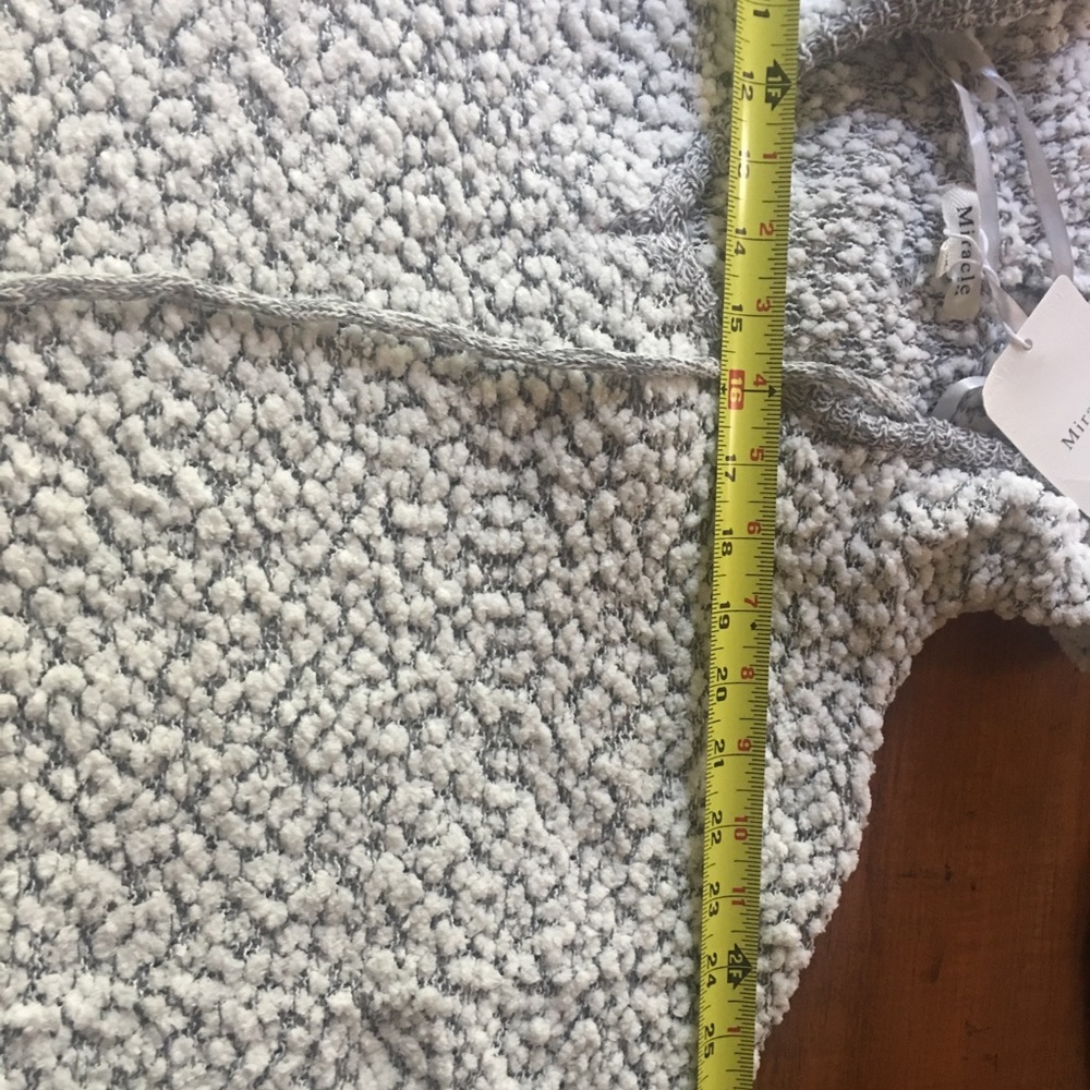 Cozy Sweater / With Hood - Picture 8 of 8